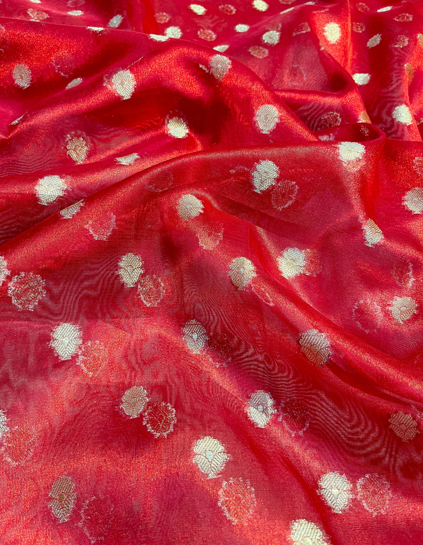 Premium Banarasi Tissue Saree with Golden Zari & Attached Lace Border – Red Bridal Edition