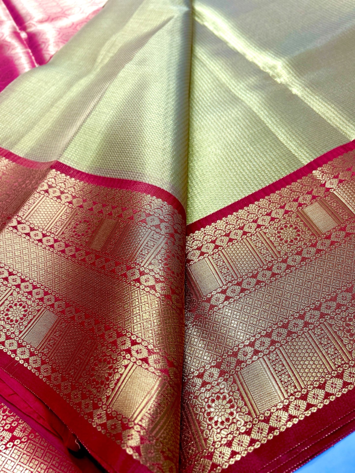 Exclusive Gold Tissue Saree