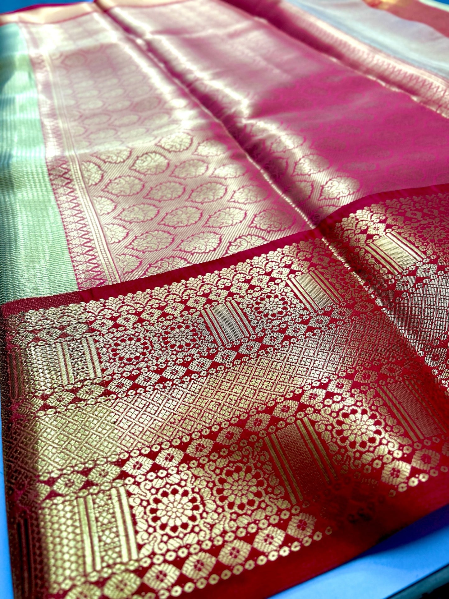 Exclusive Gold Tissue Saree