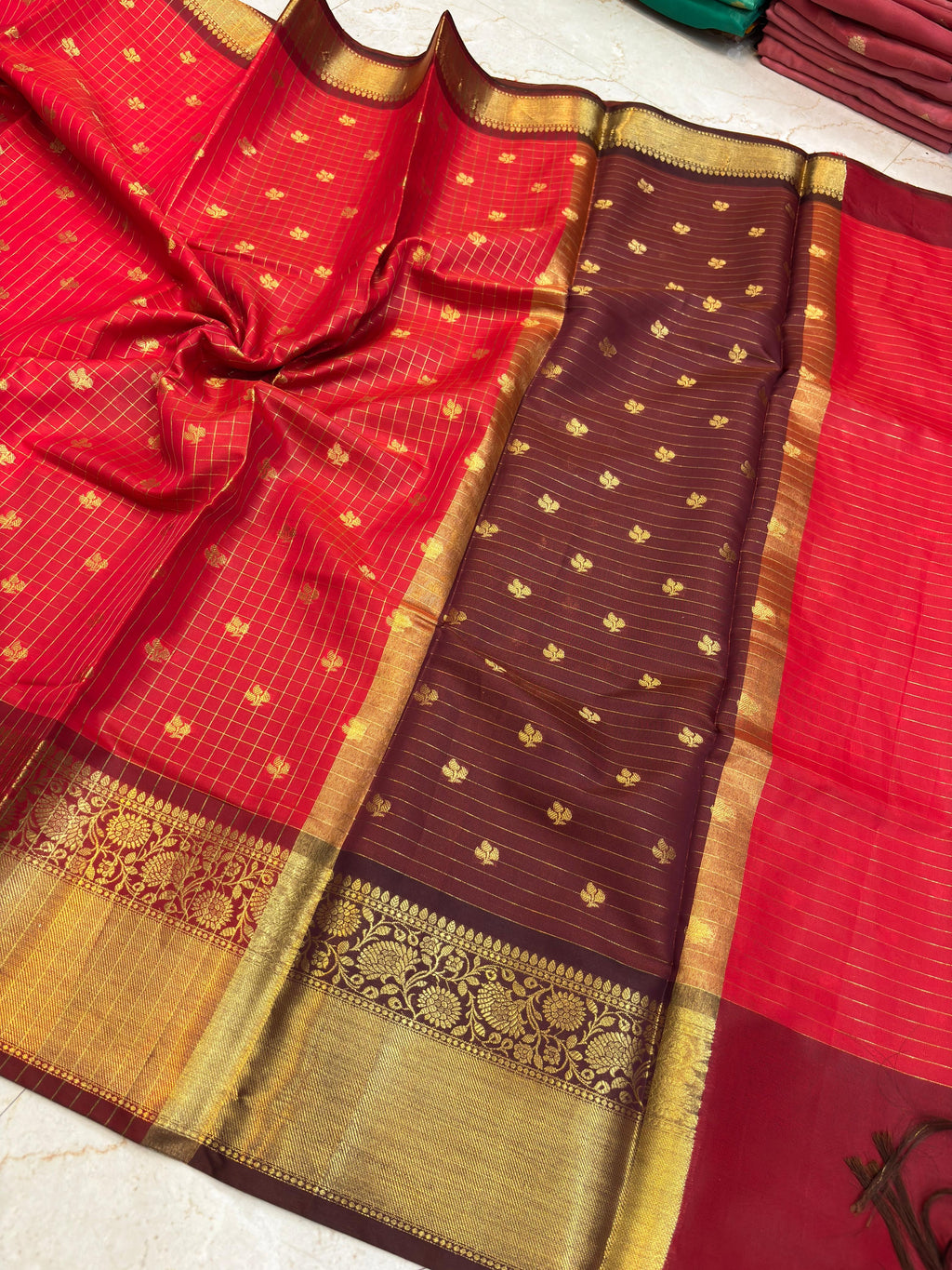 ROYAL RED KATAN SILK BANARASI SAREE WITH MAROON CONTRAST PALLU