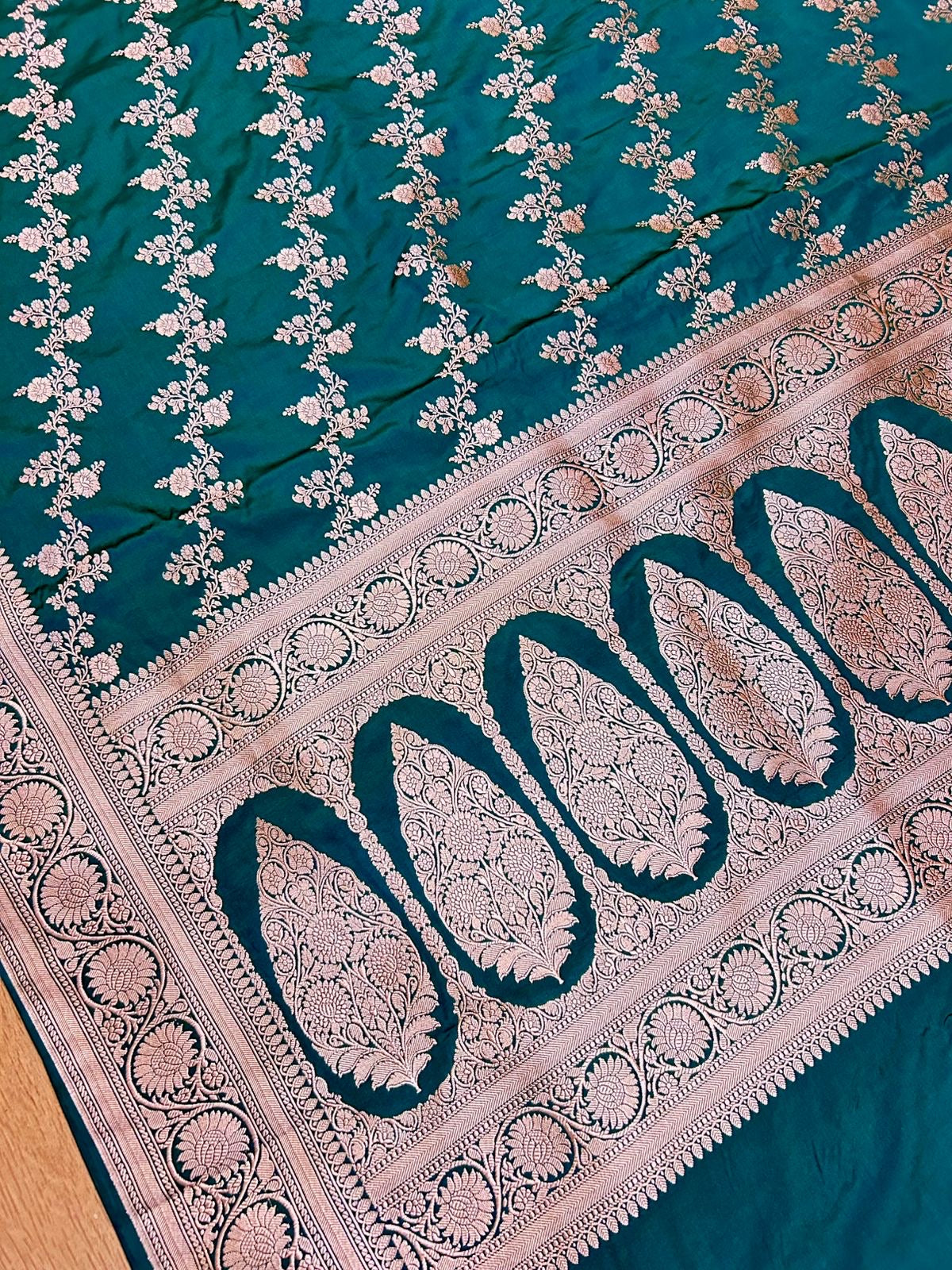 THE LUXURIOUS BOTTLE GREEN MASHROO KATAN SILK SAREE