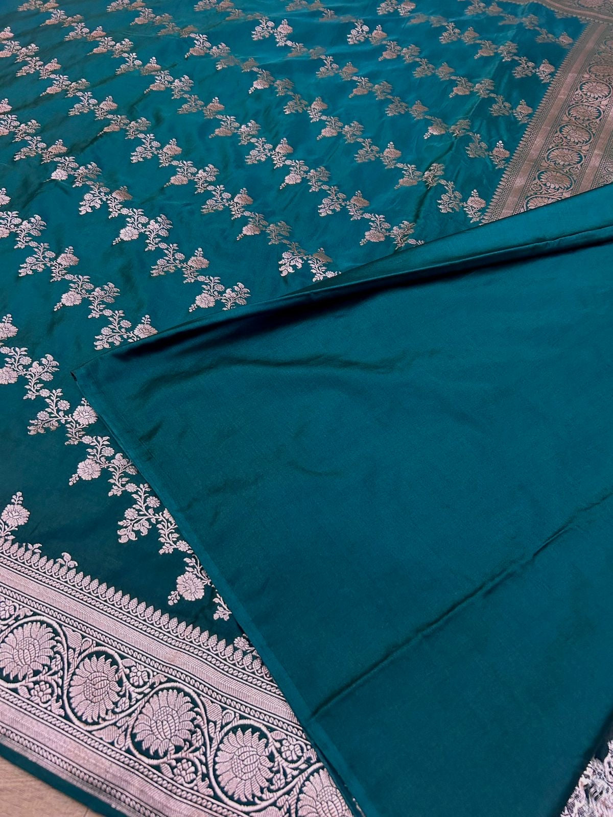 THE LUXURIOUS BOTTLE GREEN MASHROO KATAN SILK SAREE