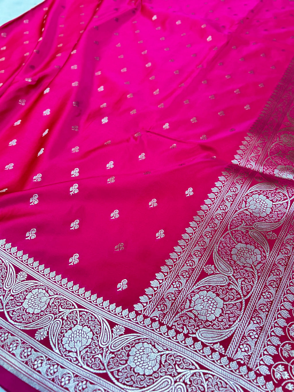 Elegant Rich Rani Mashroo Katan Banarasi Silk Saree with Intricate Silver Zari Work
