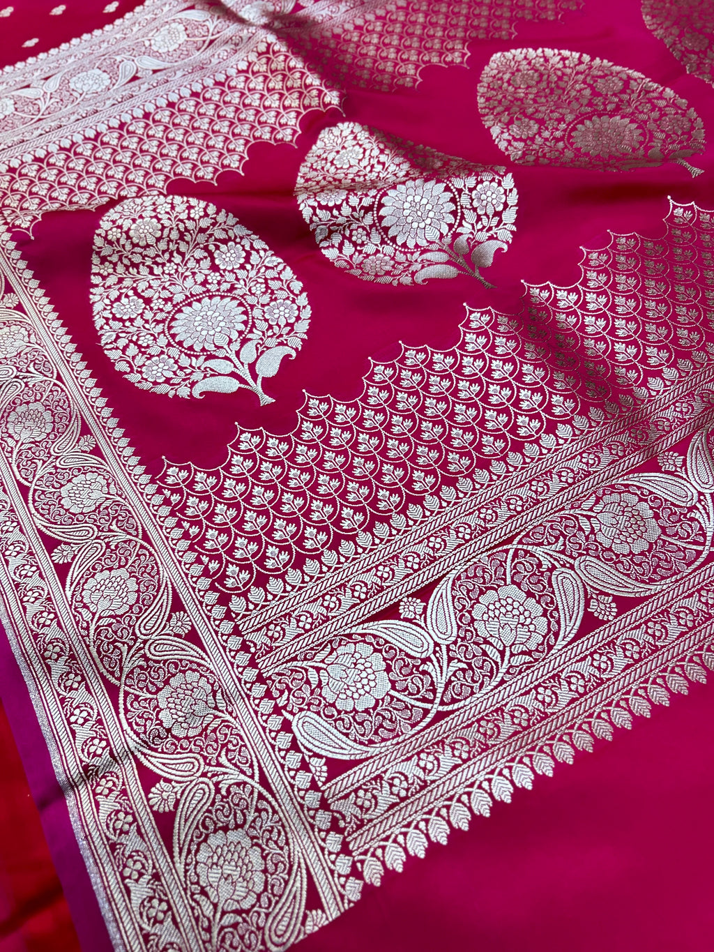 Elegant Rich Rani Mashroo Katan Banarasi Silk Saree with Intricate Silver Zari Work