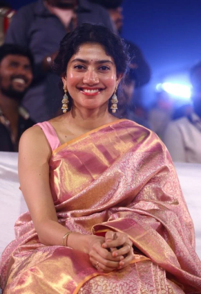 Sai Pallavi Inspired Elegant Peach Pink Tissue Banarasi Saree with Rich Golden Border