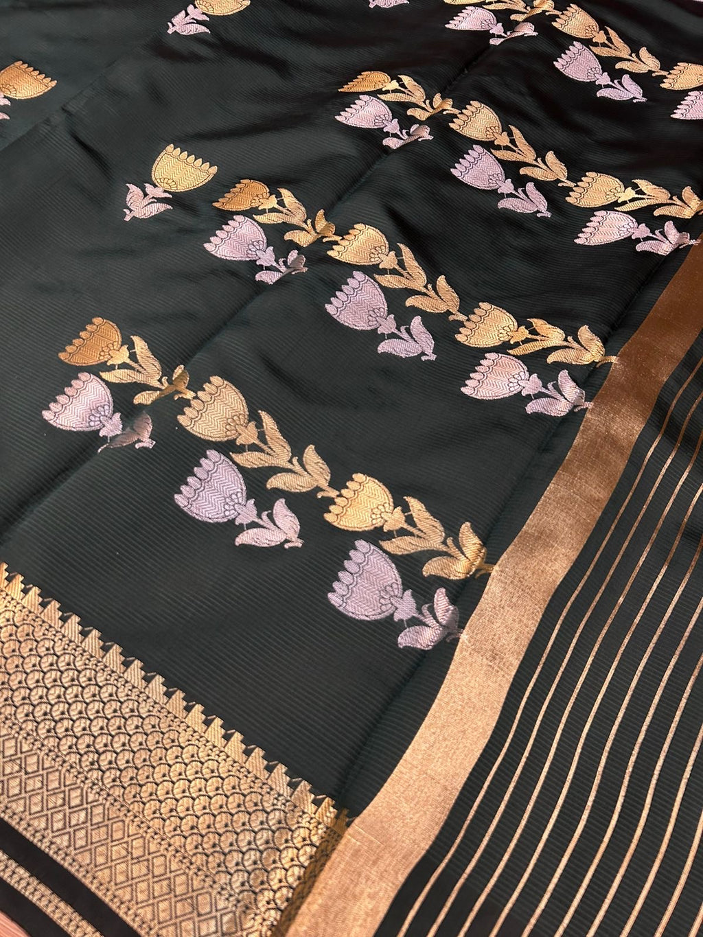 THE ELEGANT DARK GREEN KATAN SILK SAREE
