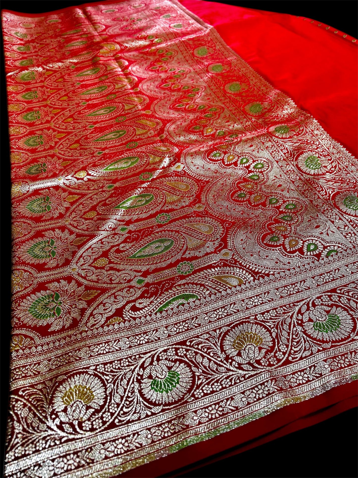 Elegant Handloom Silk Banarasi Saree with Rich Zari Border