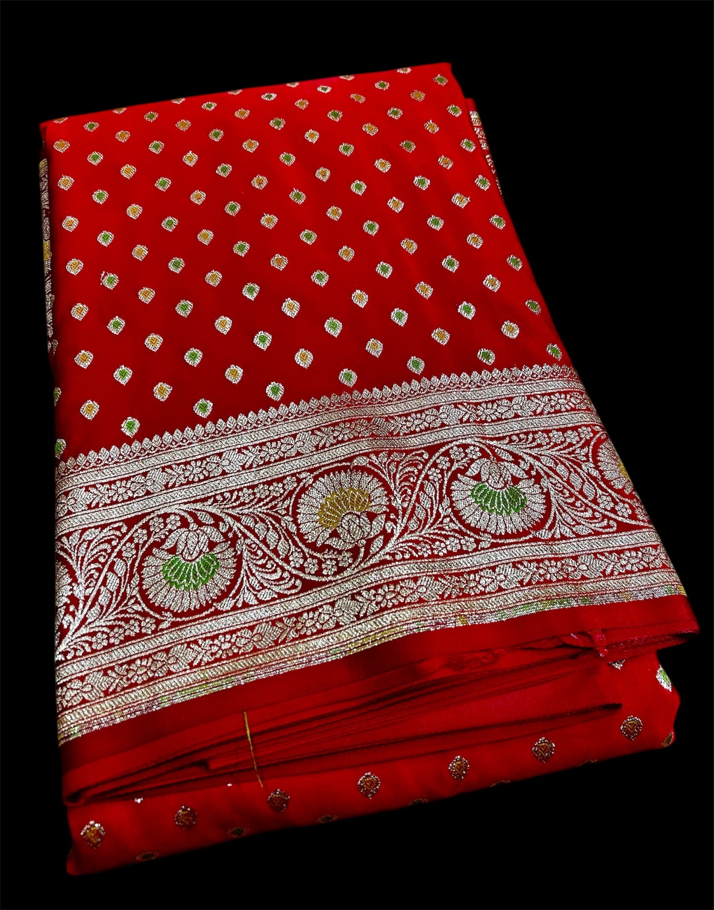 Elegant Handloom Silk Banarasi Saree with Rich Zari Border